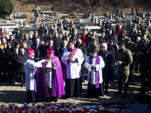 Biskup Bogdan predslavio misu u spomen na 25. obljetnicu smrti legendarnog pripadnika Tigrova Damira Tomljanića Gavrana